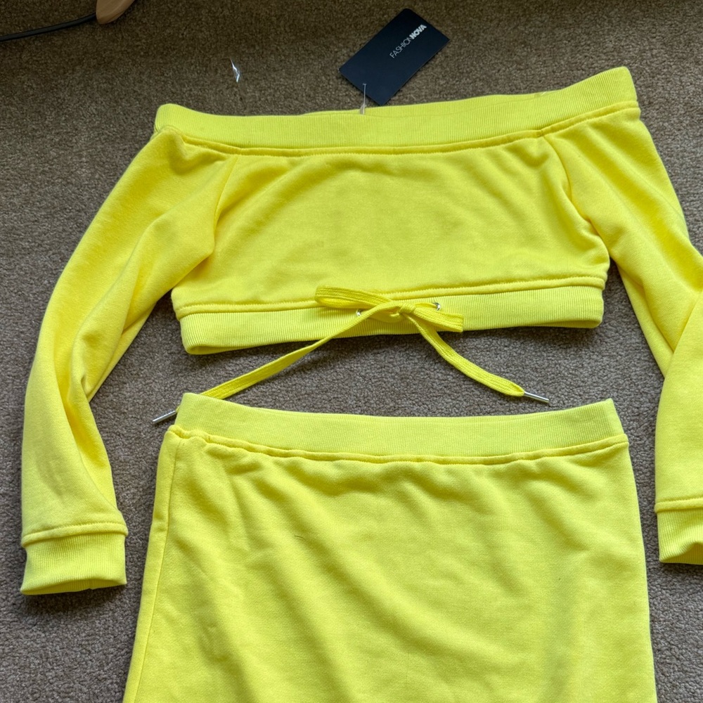 Yellow Fashion Nova Skirt / Top Set - New with tags - women’s small - Picture 2 of 2